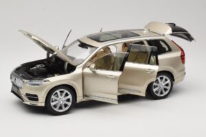 Volvo XC90 Luminous Sand Yellow Paudi Model 1:18 9430841 Metall - pilt 2/8