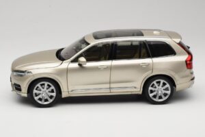 Volvo XC90 Luminous Sand Yellow Paudi Model 1:18 9430841 Metall - pilt 4/8