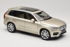 Volvo XC90 Luminous Sand Yellow Paudi Model 1:18 9430841 Metall - pilt 6/8