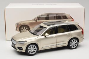 Volvo XC90 Luminous Sand Yellow Paudi Model 1:18 9430841 Metall - pilt 8/8