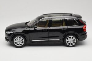 Volvo XC90 Onyx Black Paudi Model 1:18 9430842 Metall - pilt 4/8