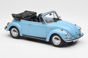 Volkswagen Beetle 1303 Kabriolett Helesinine Norev 1:18 188531 Metall - pilt 4/6