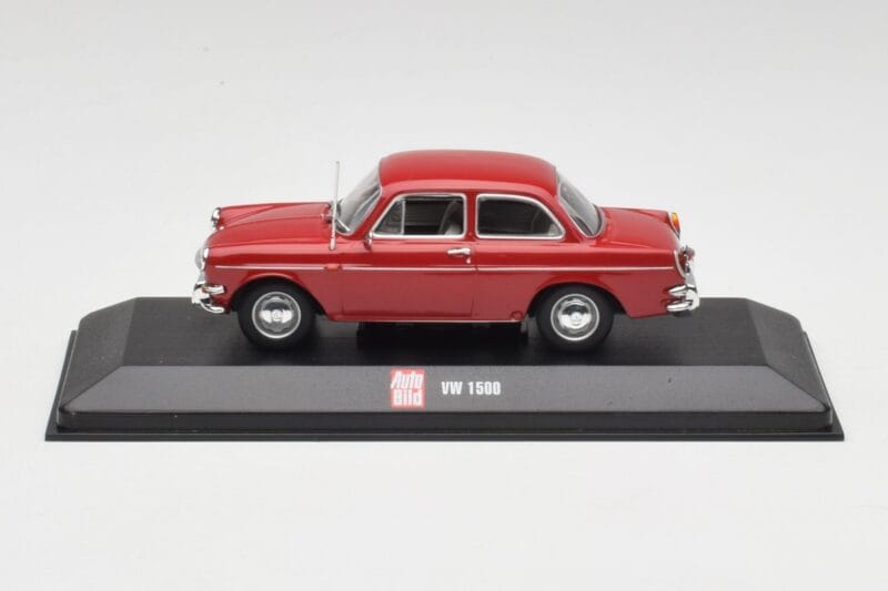 Volkswagen 1500 Ruby Punane Minichamps 1:43 VW001 Metall