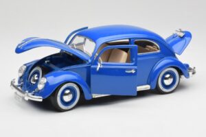 Volkswagen Beetle Sinine Bburago 1:18 23124646 Metall - pilt 2/8