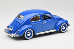 Volkswagen Beetle Sinine Bburago 1:18 23124646 Metall - pilt 3/8