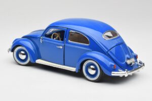 Volkswagen Beetle Sinine Bburago 1:18 23124646 Metall - pilt 7/8