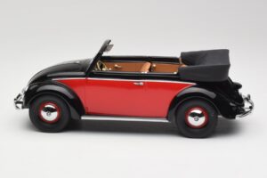 Volkswagen Beetle Kabriolett Must & Punane Minichamps 1:18 107054132 Vaik - pilt 3/6