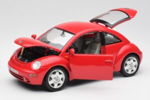 Volkswagen New Beetle Punane Bburago 1:18 8185108 Metall - pilt 2/8
