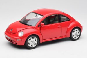 Volkswagen New Beetle Punane Bburago 1:18 8185108 Metall