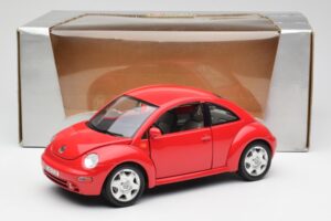 Volkswagen New Beetle Punane Bburago 1:18 8185108 Metall - pilt 8/8