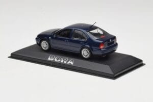 Volkswagen Bora Ocean Sinine Minichamps 1:43 8198223B Metall - pilt 3/4
