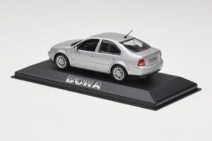 Volkswagen Bora Reflex Hõbe Minichamps 1:43 81982223S Metall - pilt 3/4