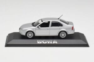Volkswagen Bora Reflex Hõbe Minichamps 1:43 81982223S Metall