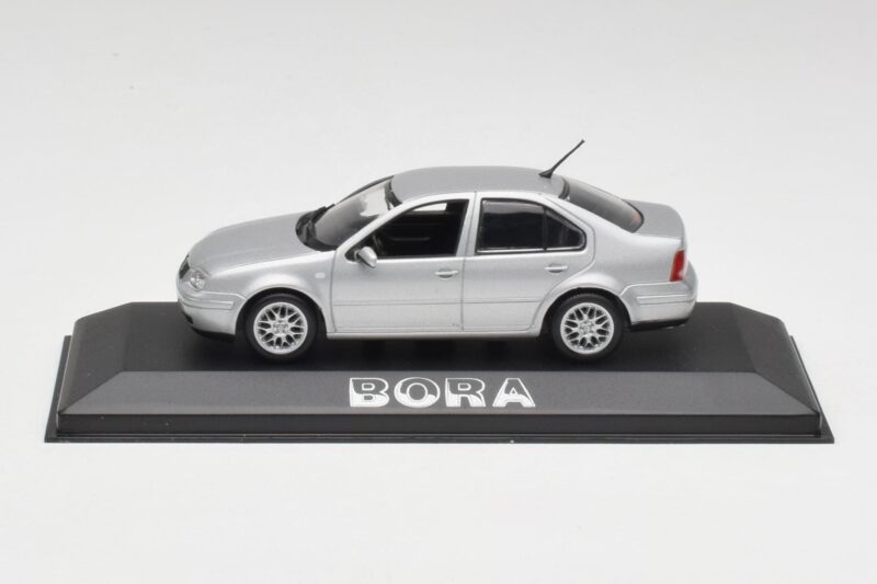 Volkswagen Bora Reflex Hõbe Minichamps 1:43 81982223S Metall