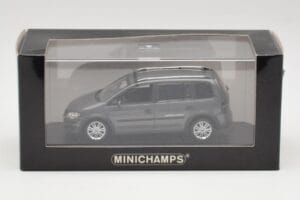 Volkswagen Cross Touran Platinum Hall Minichamps 1:43 400056170 Metall - pilt 4/4