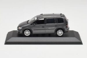 Volkswagen Cross Touran Platinum Hall Minichamps 1:43 400056170 Metall