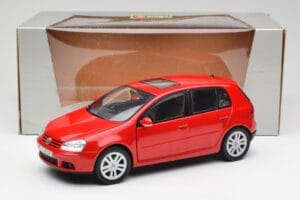 Volkswagen Golf Mk5 4-Door Tornado Punane Bburago 1:18 GOLF001 Metall - pilt 8/8