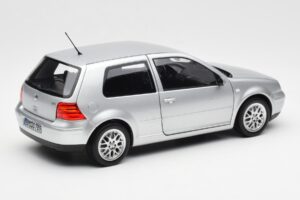Volkswagen Golf Mk5 GTI Hõbedane Norev 1:18 188570 Metall - pilt 3/8
