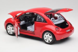 Volkswagen New Beetle Punane Bburago 1:18 3342 Metall - pilt 5/8