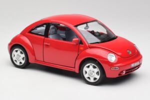 Volkswagen New Beetle Punane Bburago 1:18 3342 Metall - pilt 6/8