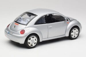 Volkswagen New Beetle Reflex Hõbe Metallik Bburago 1:18 3322 Metall - pilt 3/8