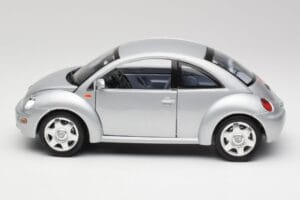 Volkswagen New Beetle Reflex Hõbe Metallik Bburago 1:18 3322 Metall - pilt 4/8