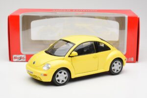 Volkswagen New Beetle Kollane Maisto 1:18 37800-M4 Metall - pilt 8/8