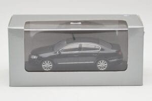 Volkswagen Passat B6 Sedan Shadow Sinine Metallic Minichamps 1:43 PASSAT001 Metall - pilt 3/3