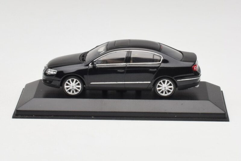 Volkswagen Passat B6 Sedan Shadow Sinine Metallic Minichamps 1:43 PASSAT001 Metall