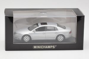 Volkswagen Phaeton Hõbedane Minichamps 1:43 3D0099300A Metall - pilt 4/4