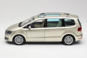 Volkswagen Sharan 7N Reflex Hõbe Metallik Minichamps 1:18 110051002 Metall - pilt 4/8