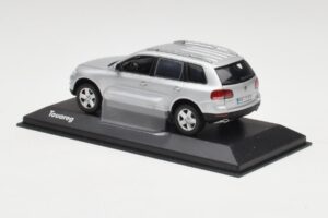 Volkswagen Touareg Reflex Hõbedane Minichamps 1:43 68625 Metall - pilt 3/4