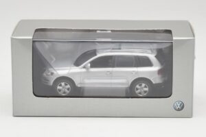 Volkswagen Touareg Reflex Hõbedane Minichamps 1:43 68625 Metall - pilt 4/4