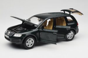 Volkswagen Touareg V10 TDI Canyon Green Bburago 1:18 34911-V1 Metall - pilt 2/8