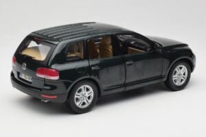 Volkswagen Touareg V10 TDI Canyon Green Bburago 1:18 34911-V1 Metall - pilt 3/8