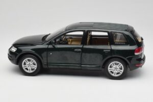 Volkswagen Touareg V10 TDI Canyon Green Bburago 1:18 34911-V1 Metall - pilt 4/8