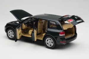 Volkswagen Touareg V10 TDI Canyon Green Bburago 1:18 34911-V1 Metall - pilt 5/8