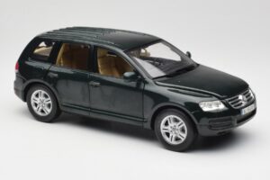 Volkswagen Touareg V10 TDI Canyon Green Bburago 1:18 34911-V1 Metall - pilt 6/8