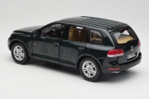 Volkswagen Touareg V10 TDI Canyon Green Bburago 1:18 34911-V1 Metall - pilt 7/8