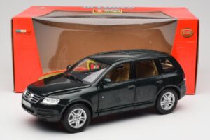 Volkswagen Touareg V10 TDI Canyon Green Bburago 1:18 34911-V1 Metall - pilt 8/8