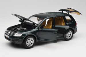 Volkswagen Touareg V10 TDI Reed Green Metallic Bburago 1:18 34911 Metall - pilt 2/8