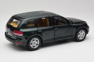 Volkswagen Touareg V10 TDI Reed Green Metallic Bburago 1:18 34911 Metall - pilt 3/8