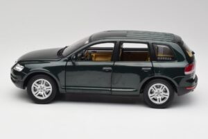 Volkswagen Touareg V10 TDI Reed Green Metallic Bburago 1:18 34911 Metall - pilt 4/8
