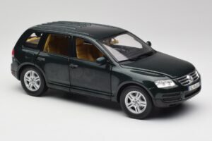Volkswagen Touareg V10 TDI Reed Green Metallic Bburago 1:18 34911 Metall - pilt 6/8