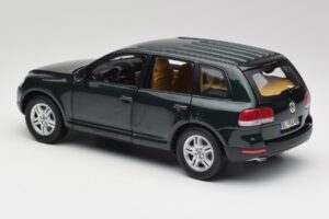 Volkswagen Touareg V10 TDI Reed Green Metallic Bburago 1:18 34911 Metall - pilt 7/8