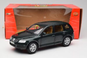 Volkswagen Touareg V10 TDI Reed Green Metallic Bburago 1:18 34911 Metall - pilt 8/8