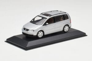 Volkswagen Touran Reflex Hõbedane Minichamps 1:43 TOURAN001 Metall - pilt 2/4