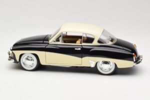 Wartburg 311 Coupe Must & Beež Revell 1:18 8419 Metall - pilt 4/8