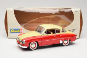 Wartburg 311 Coupe Punane & Beež Revell 1:18 8418 Metall - pilt 8/8
