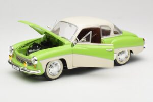 Wartburg 313 Pastell Roheline Beežil Revell 1:18 9018 Metall - pilt 2/8